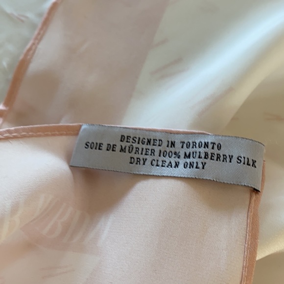 🌟Host Pick🌟Atelier Kurdm Mulberry Silk Scarf - Picture 7 of 9